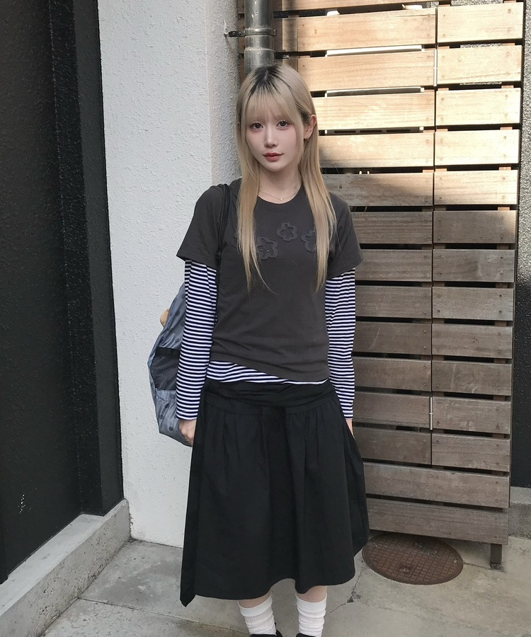 플라워패치반팔티셔츠 먹색
