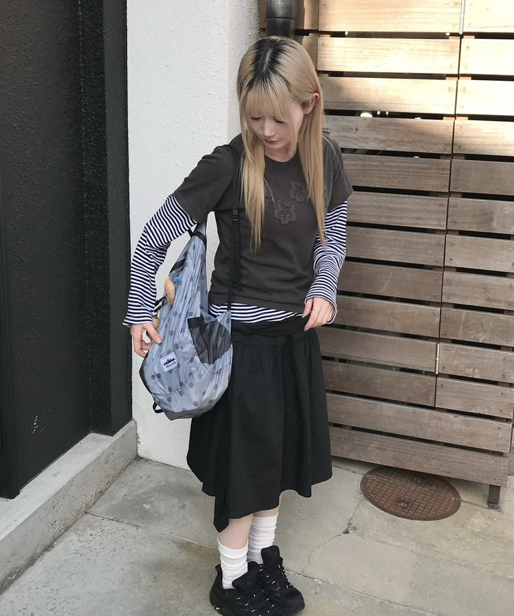 플라워패치반팔티셔츠 먹색