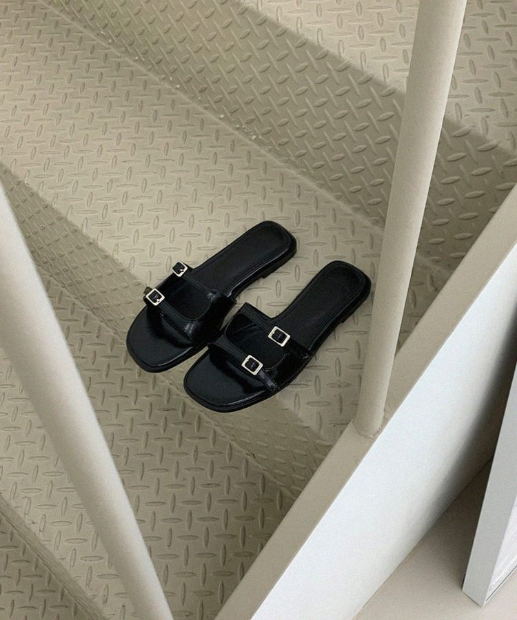 バックルサンダル