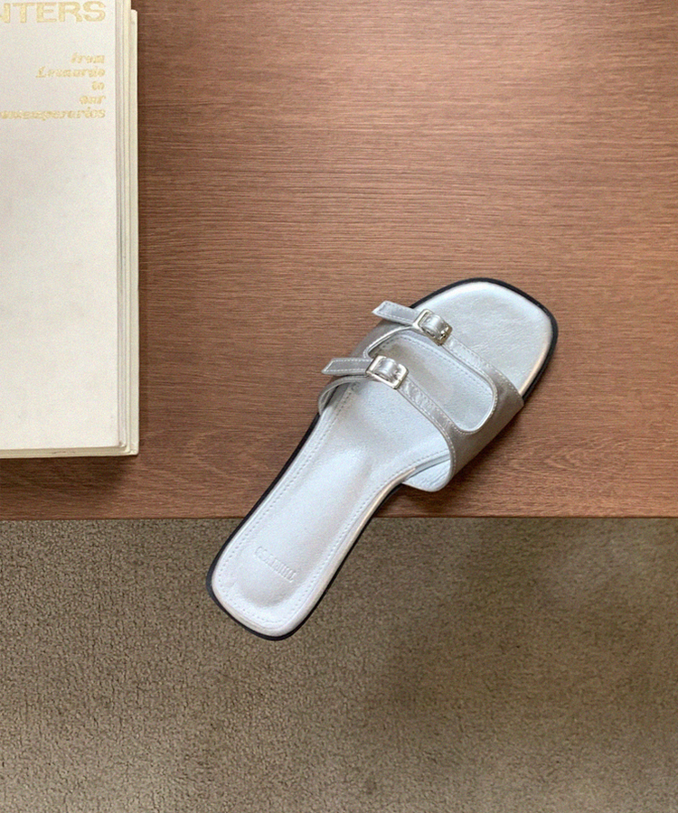 バックルサンダル