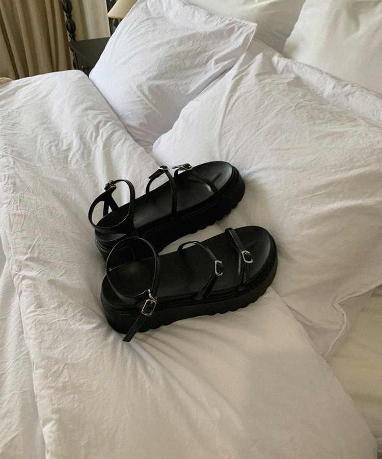 プラットフォームサンダル