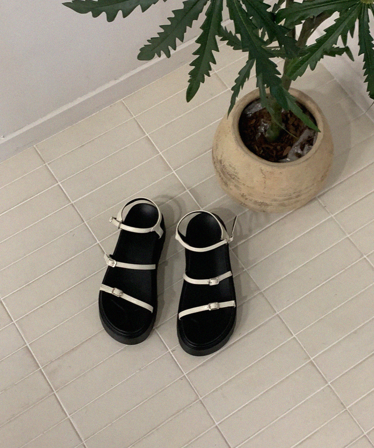 プラットフォームサンダル