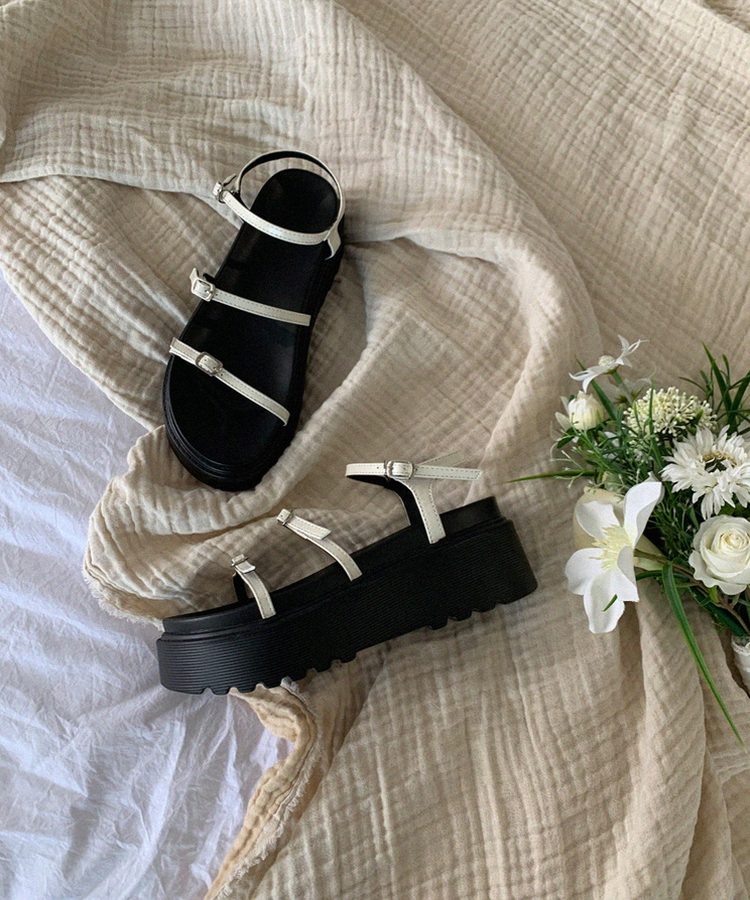 プラットフォームサンダル