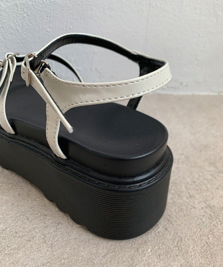 プラットフォームサンダル