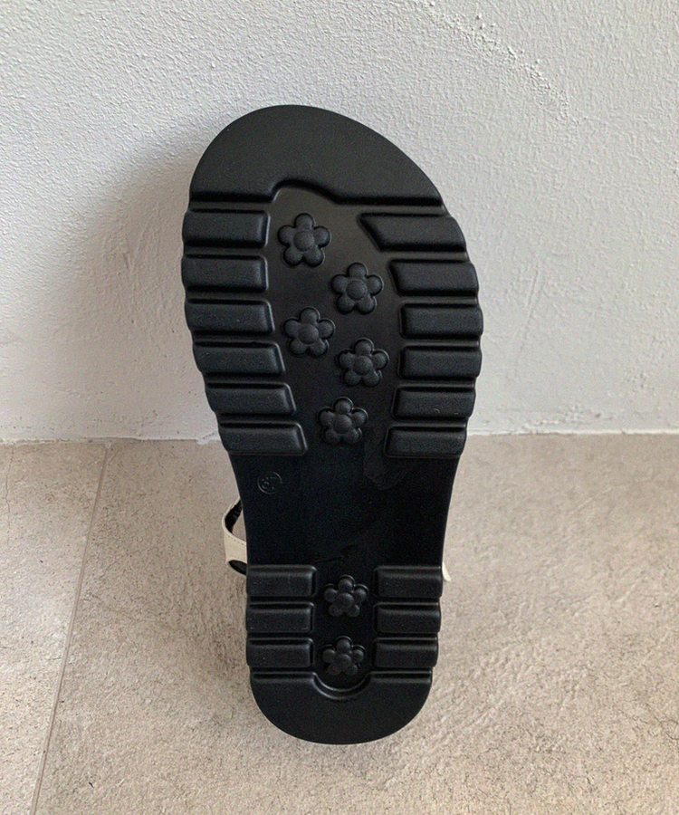 プラットフォームサンダル