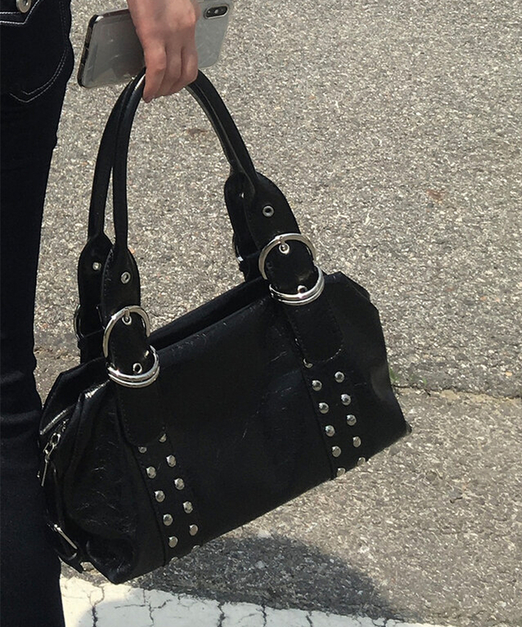 スタッドバックルレザーショルダーバッグ BLACK