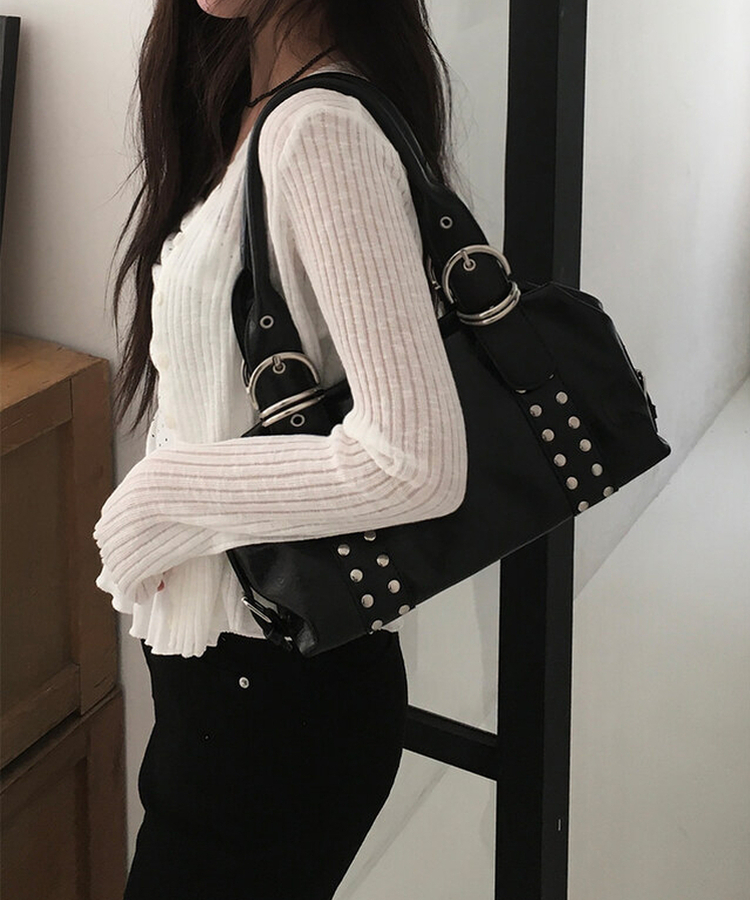 スタッドバックルレザーショルダーバッグ BLACK