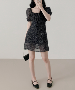 ミニワンピース フローラルスモークミニワンピース BLACK