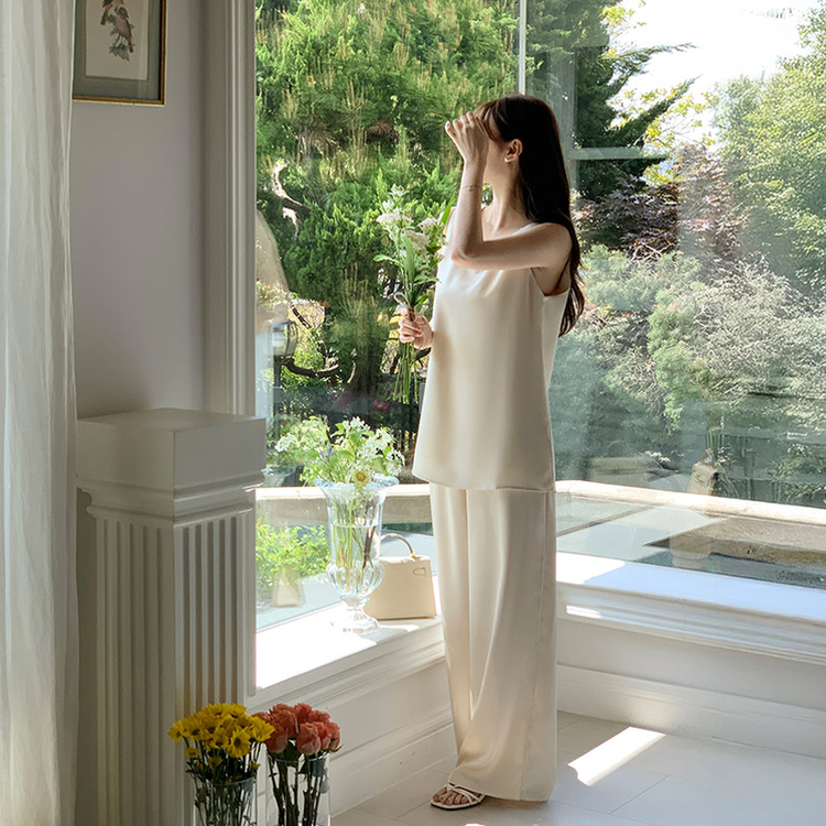 ラビネ サテン ノースリーブ ブラウス＆バンディング パンツ セット