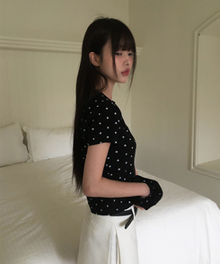 【シュシュ付き】ドットスリム半袖Tシャツ BLACK