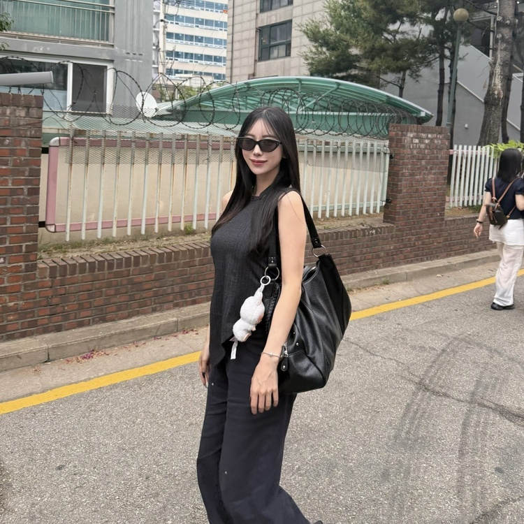 바잉투 절개 데님 팬츠 딥블루