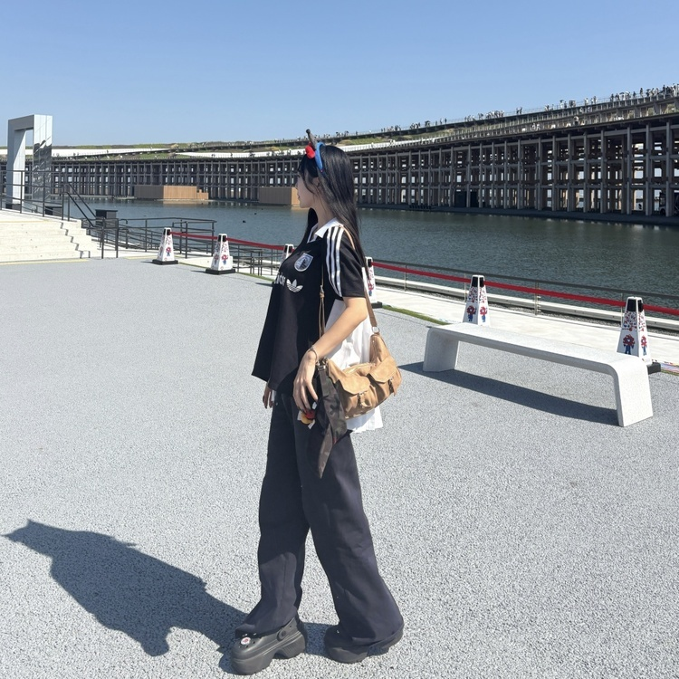 바잉투 절개 데님 팬츠 딥블루