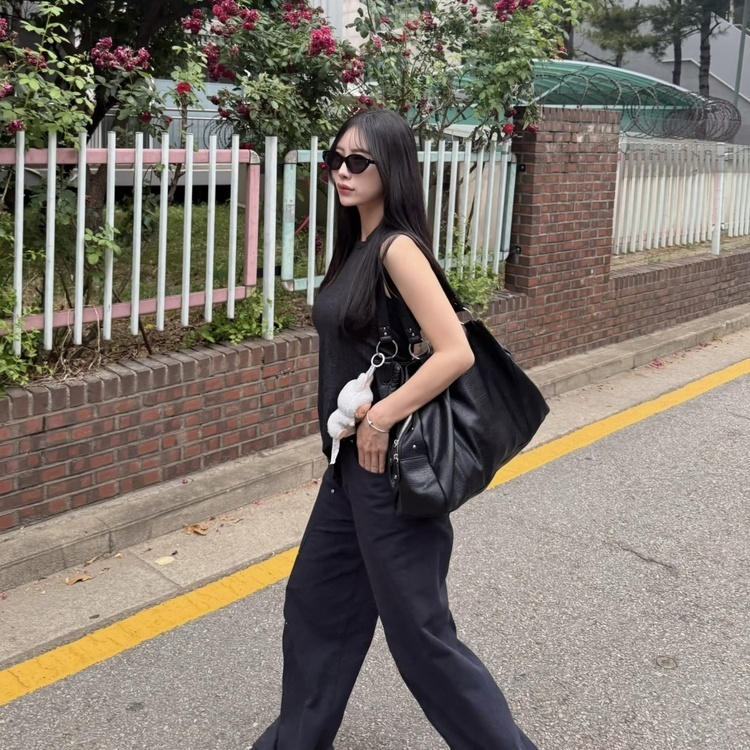 바잉투 절개 데님 팬츠 딥블루