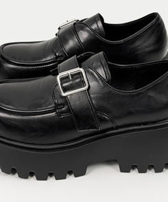 ベルトバックル厚底ローファー