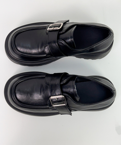 ベルトバックル厚底ローファー