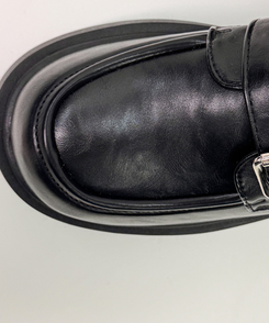 ベルトバックル厚底ローファー