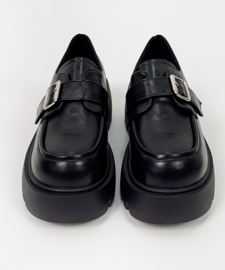 ベルトバックル厚底ローファー