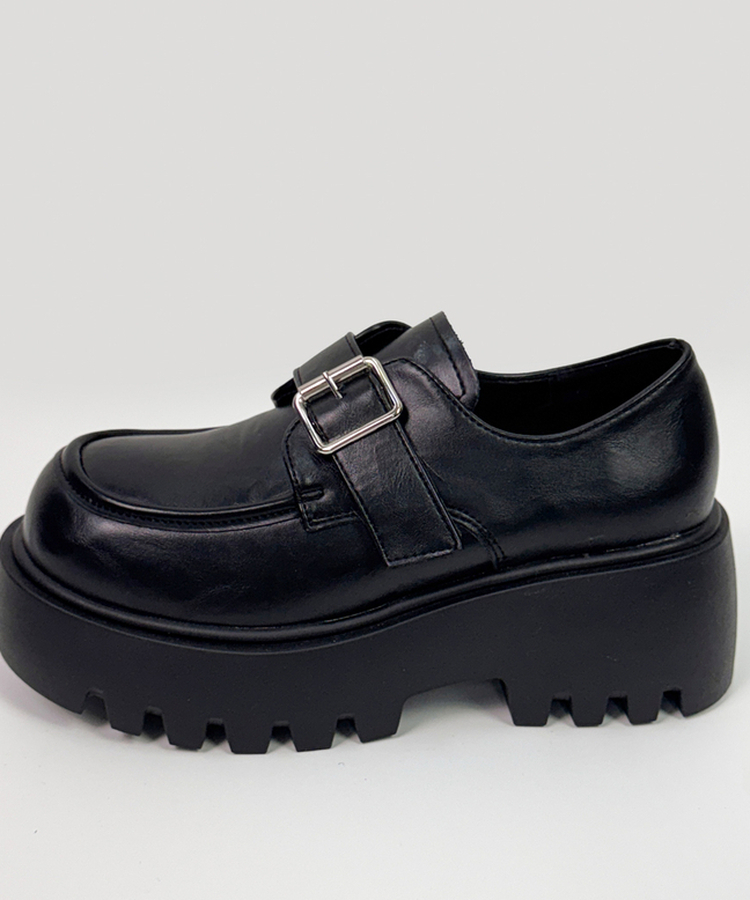 ベルトバックル厚底ローファー