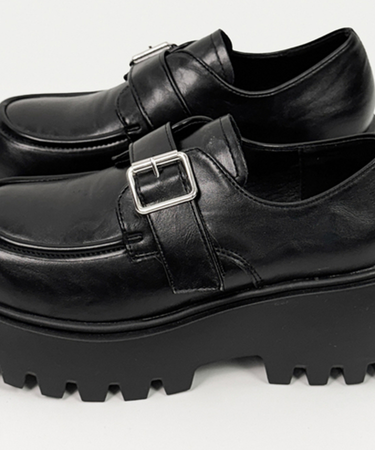 ベルトバックル厚底ローファー