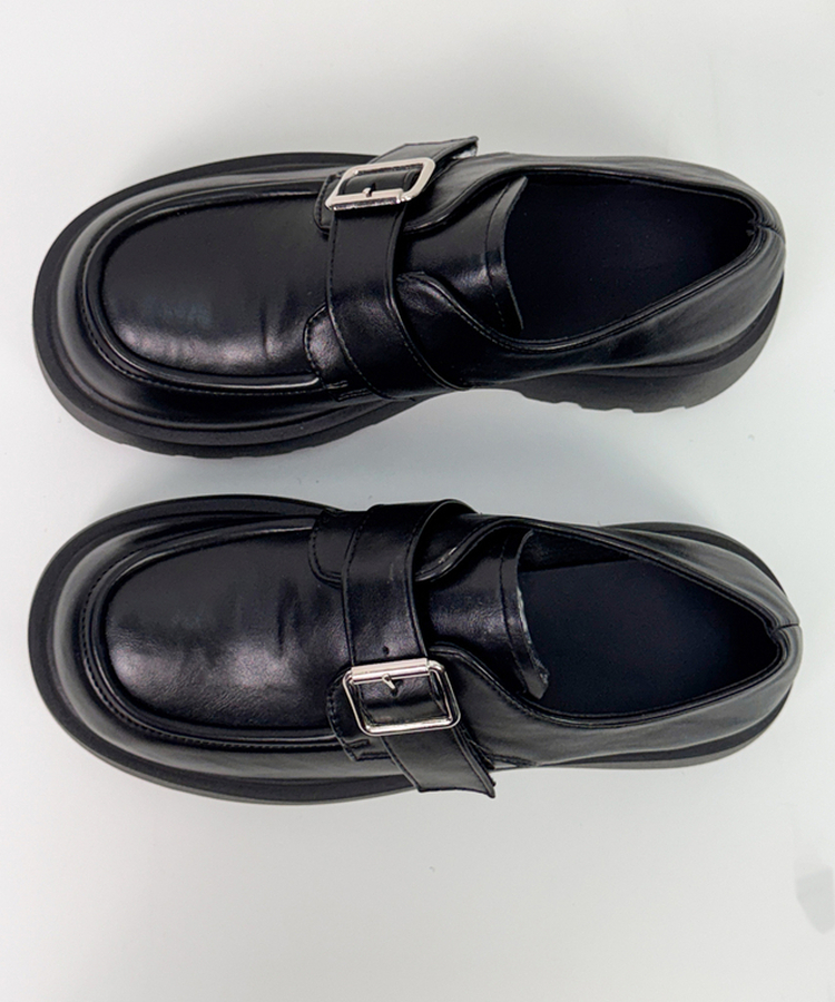 ベルトバックル厚底ローファー