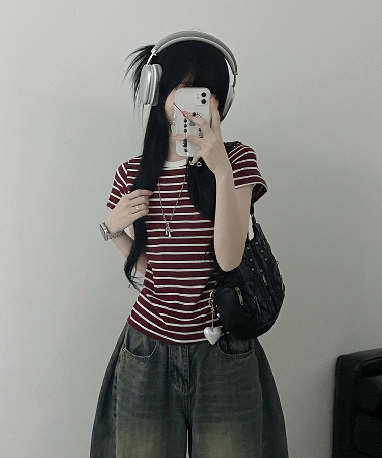 마일드단가라배색슬림핏반팔티셔츠 와인