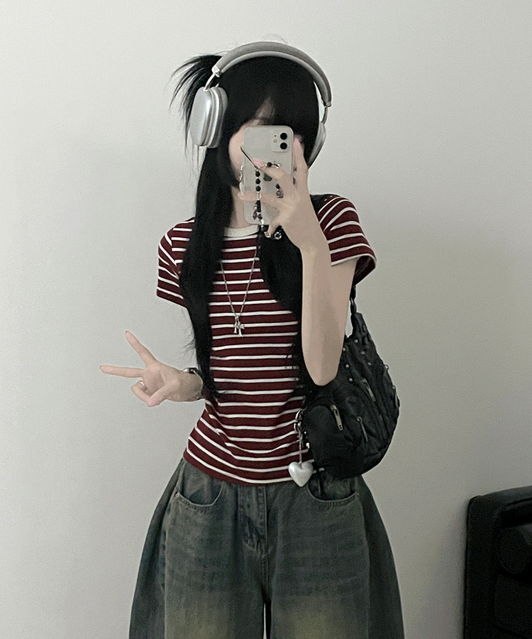 마일드단가라배색슬림핏반팔티셔츠 와인