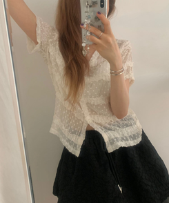 フリルティアードボタン半袖ブラウス IVORY