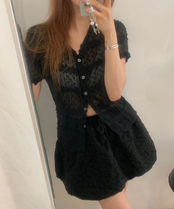 フリルティアードボタン半袖ブラウス BLACK