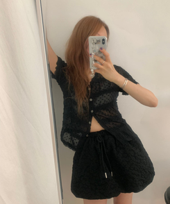フリルティアードボタン半袖ブラウス BLACK