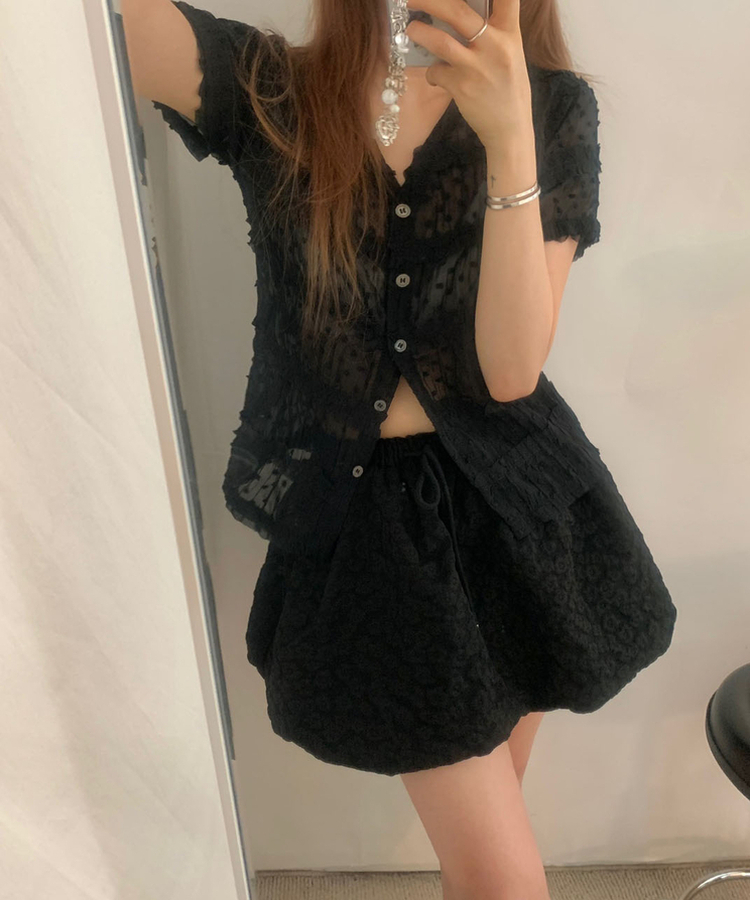 フリルティアードボタン半袖ブラウス BLACK
