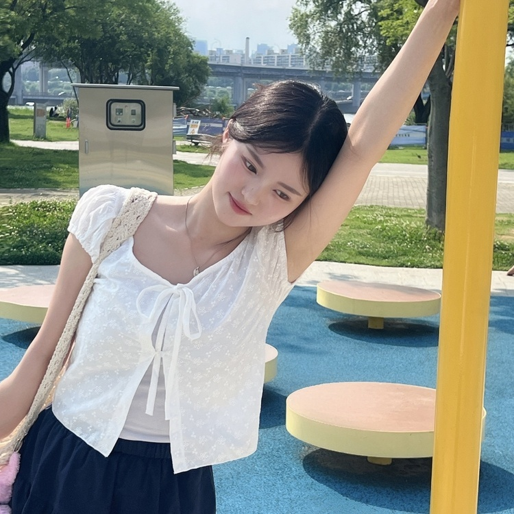 펀칭 리본 자수 블라우스