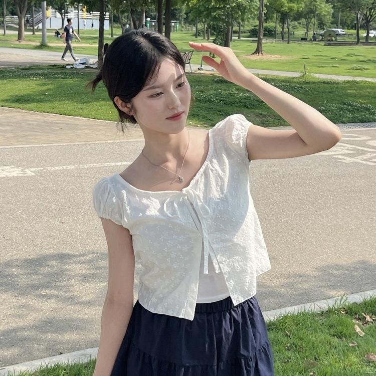 펀칭 리본 자수 블라우스