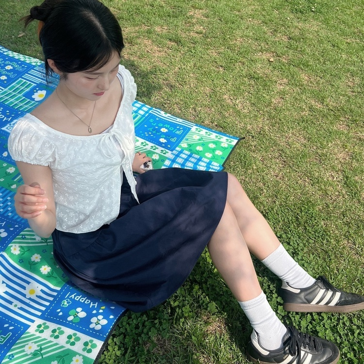 펀칭 리본 자수 블라우스