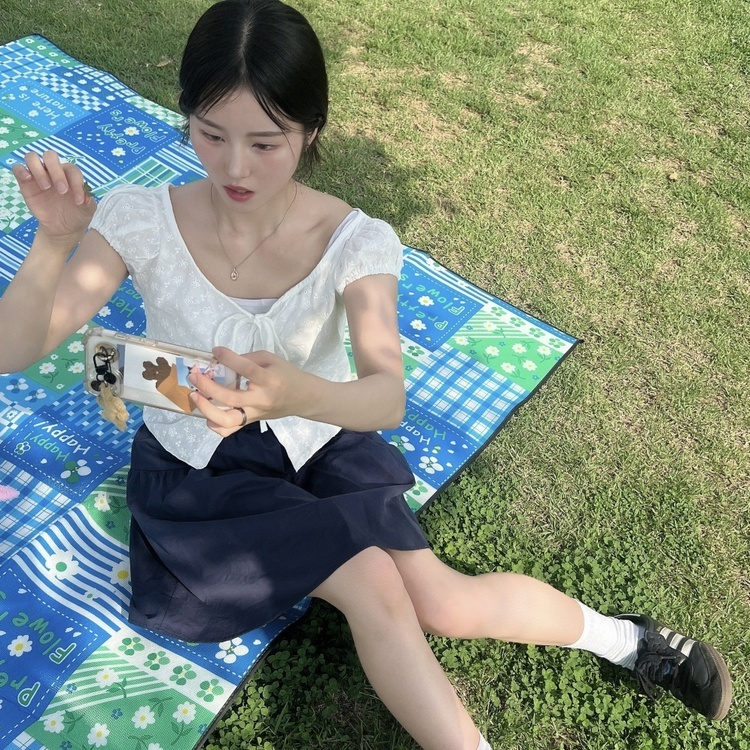 펀칭 리본 자수 블라우스