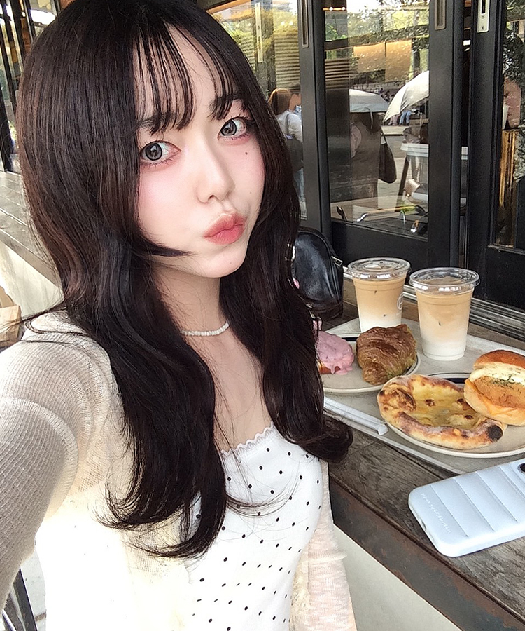 그린 아크릴 목걸이 크림