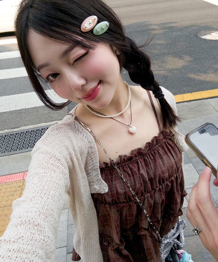 그린 아크릴 목걸이 크림
