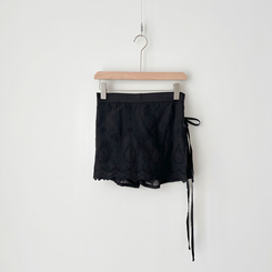 パンチングストラップミニスカートパンツ