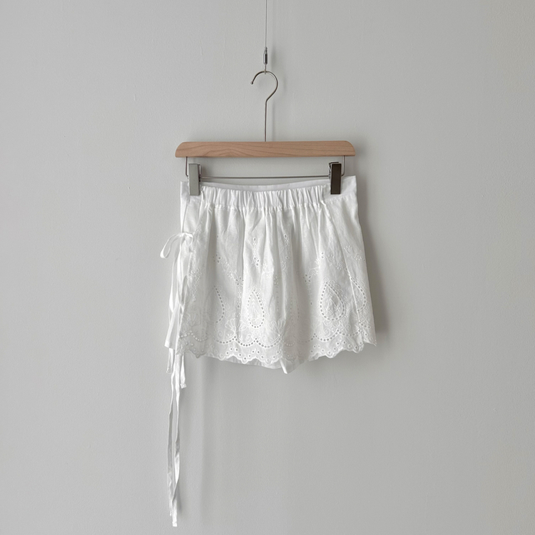 パンチングストラップミニスカートパンツ