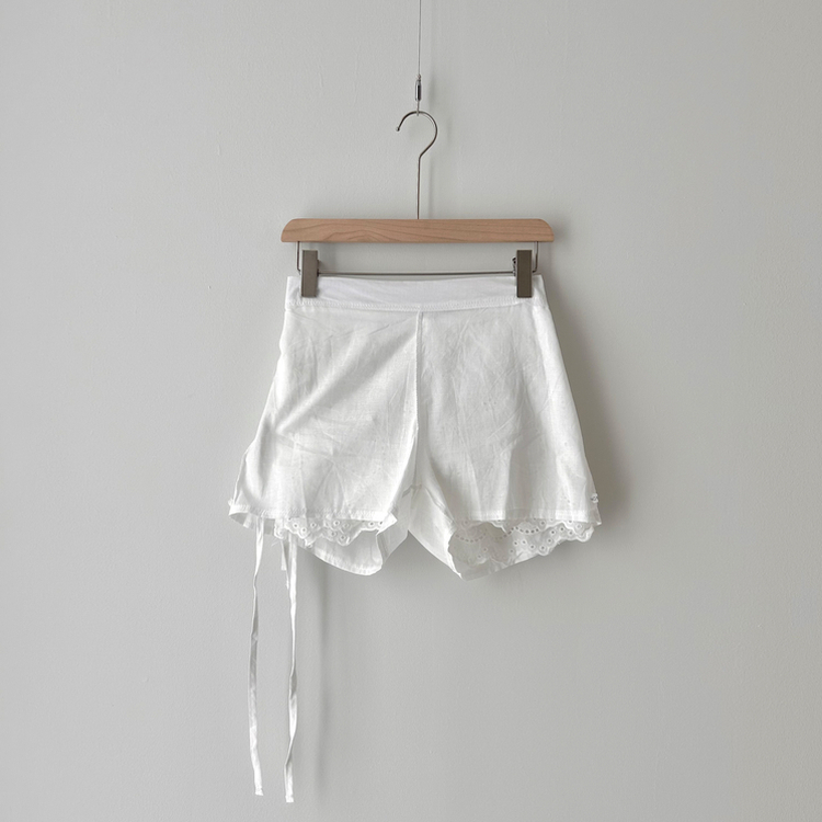 パンチングストラップミニスカートパンツ