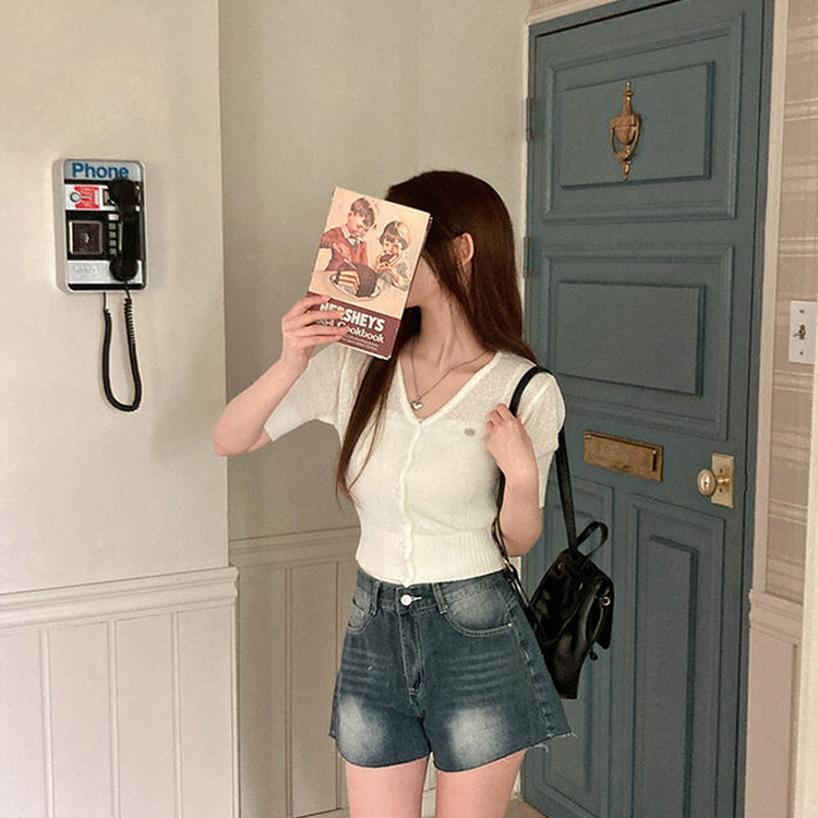 리븐 실버 팬던트 패치 시스루 브이넥 크롭 반팔 가디건 아이보리