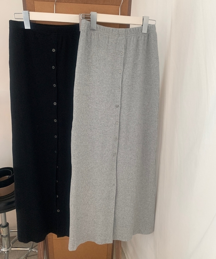 スリットボタンカットロングスカート