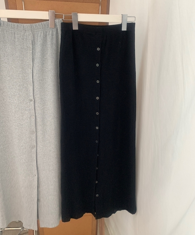 スリットボタンカットロングスカート