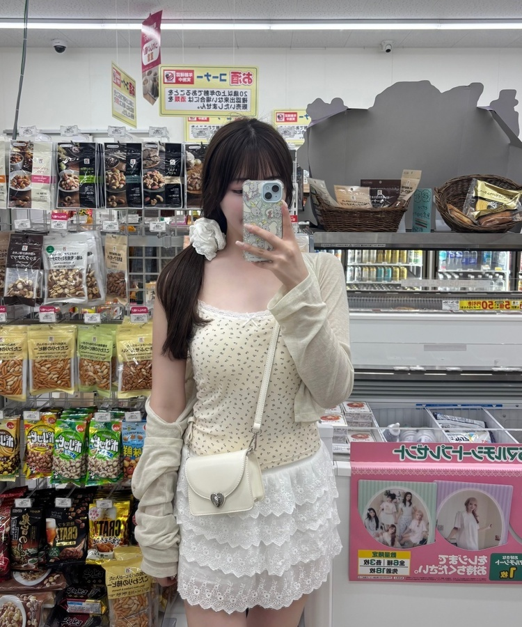 ノースリーブ フラワークロップドレイヤードキャミ BEIGE