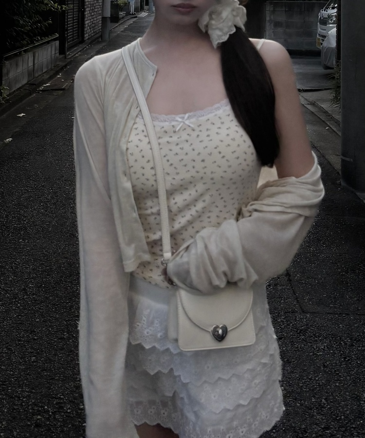 ノースリーブ フラワークロップドレイヤードキャミ BEIGE