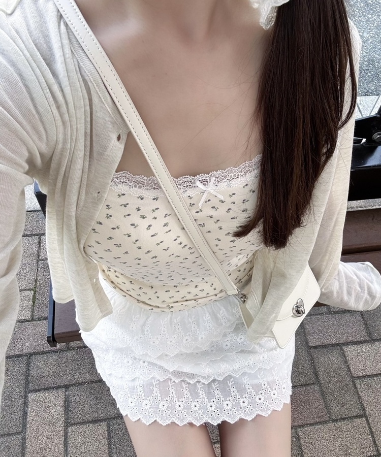 ノースリーブ フラワークロップドレイヤードキャミ BEIGE