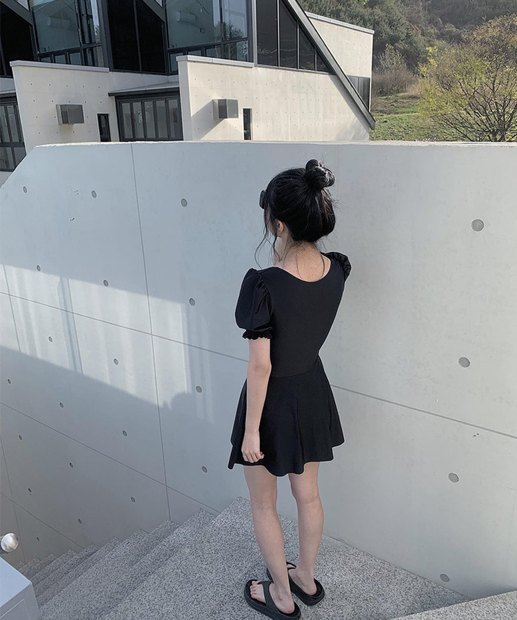 ャーリングパフワンピーススイムウェア BLACK
