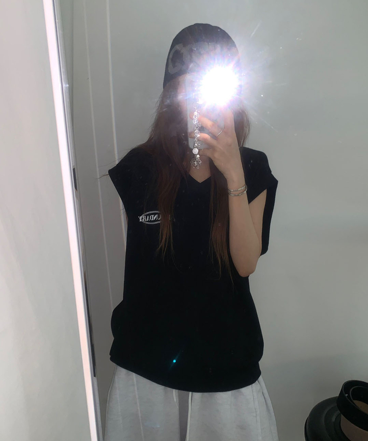 Vネックベスト BLACK