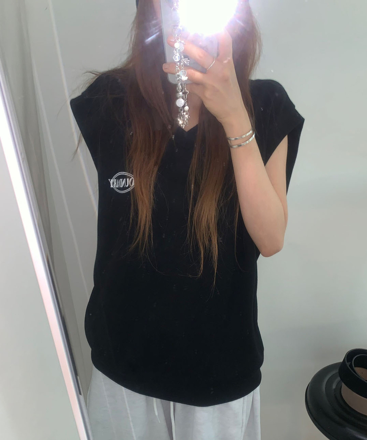 Vネックベスト BLACK