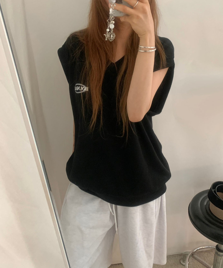 Vネックベスト BLACK