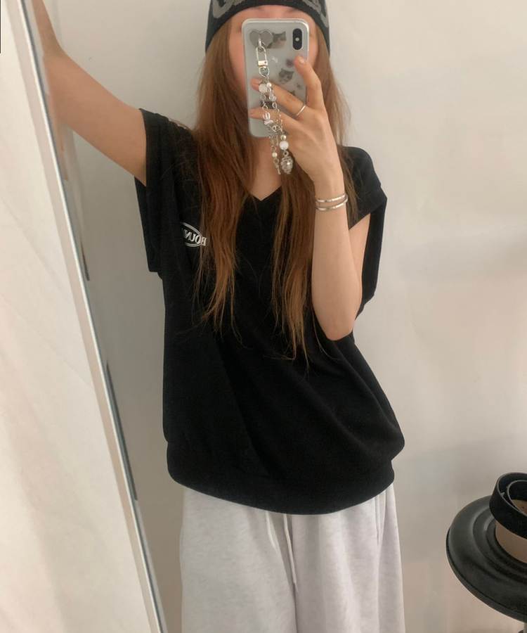 Vネックベスト BLACK